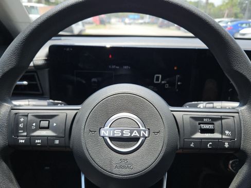 Used 2025 Nissan Kicks SV w/ SV Premium Package FWD image 11