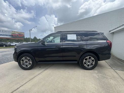 Used 2025 Ford Expedition Active AWD/4WD image 2
