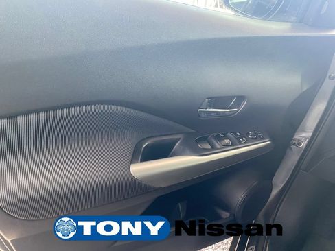 Used 2018 Nissan Kicks SV FWD image 13
