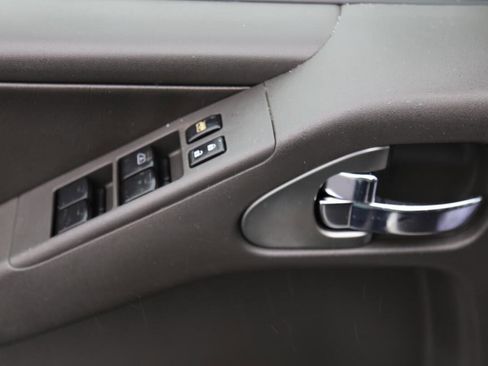 Used 2012 Nissan Frontier PRO-4X w/ Pro-4x Luxury Pkg image 9