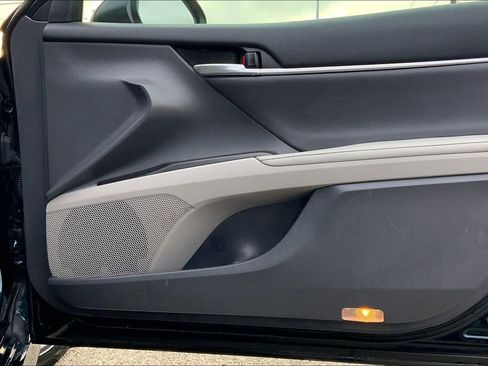 Used 2021 Toyota Camry XLE image 22