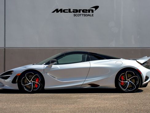 Used 2024 McLaren 750S Spider image 2