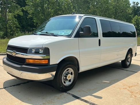 Used 2016 Chevrolet Express 3500 LT w/ LT Preferred Equipment Group RWD image 8