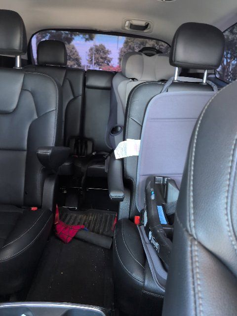 Used 2025 Kia Telluride EX w/ EX Captain's Chair Package FWD image 13