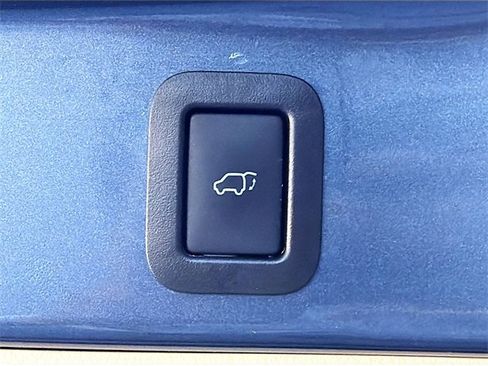 Used 2019 Toyota Highlander XLE image 13