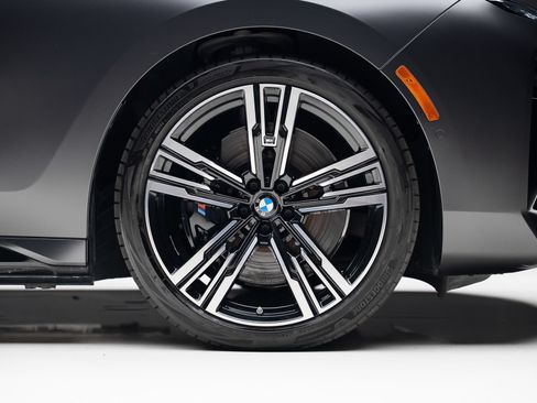 Used 2023 BMW i7 xDrive60 AWD/4WD image 38