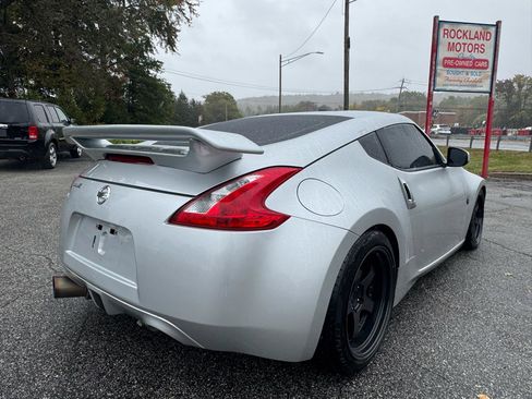 Used 2017 Nissan 370Z Coupe RWD image 5