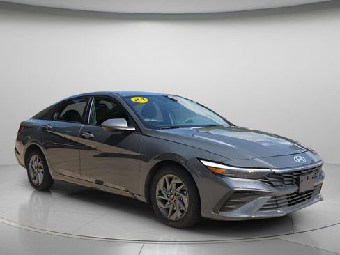 Used 2024 Hyundai Elantra SEL FWD image 9