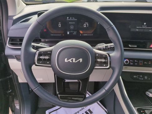 Certified 2026 Kia Carnival EX image 10