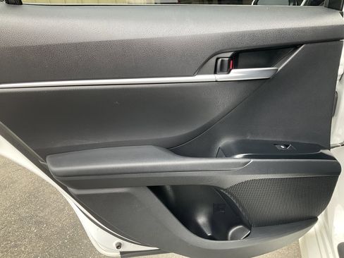 Used 2018 Toyota Camry LE FWD image 31