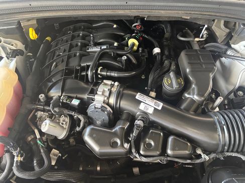 Used 2023 Jeep Grand Cherokee Limited w/ Trailer Tow Prep Group (B) AWD/4WD image 54
