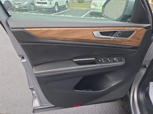 Certified 2025 Volkswagen Atlas SE image 10