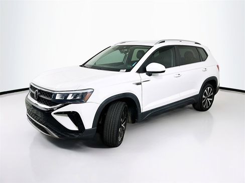 Used 2022 Volkswagen Taos SE w/ IQ.Drive SE Package image 2