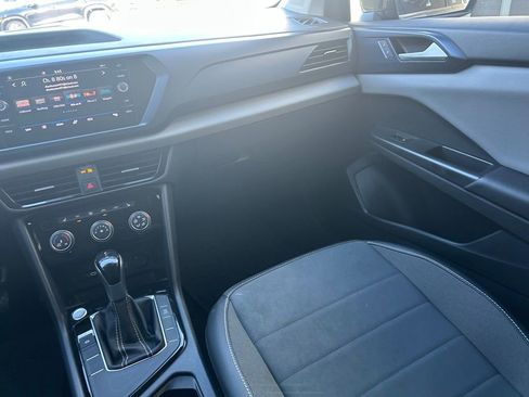 Used 2023 Volkswagen Taos SE image 11