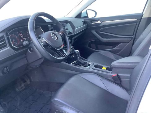 Used 2019 Volkswagen Jetta SE FWD image 3