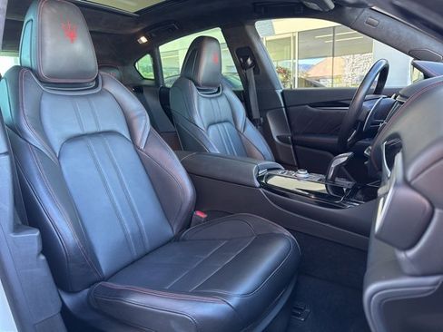 Certified 2022 Maserati Levante Modena image 17