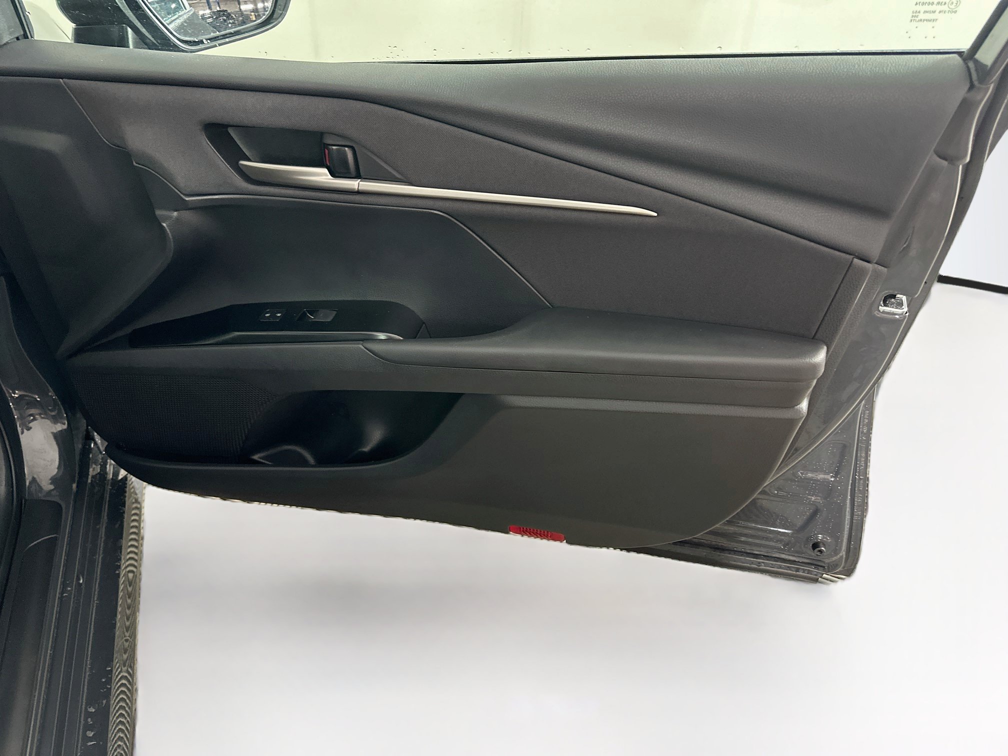Used 2026 Toyota Camry LE FWD image 32