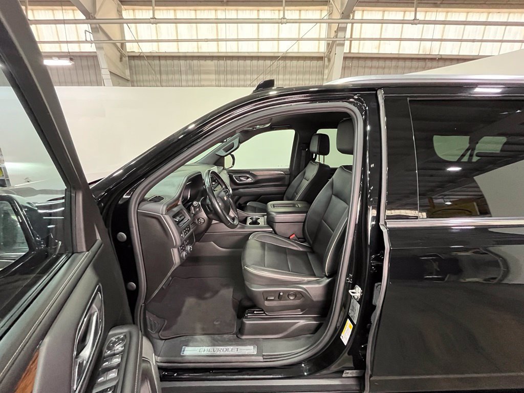 Used 2023 Chevrolet Suburban Premier AWD/4WD image 18