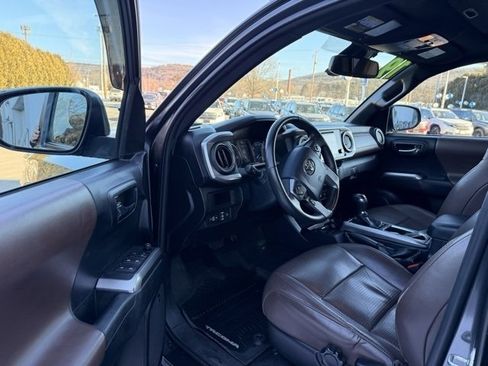 Used 2019 Toyota Tacoma Limited image 17