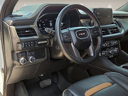 Used 2024 GMC Yukon AT4 w/ Technology Package AWD/4WD image 15