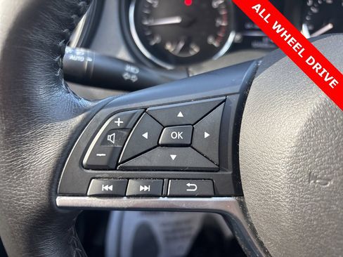 Used 2017 Nissan Rogue SV image 14
