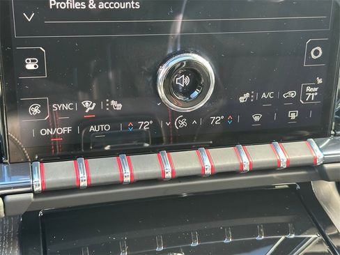 Used 2025 GMC Yukon XL AT4 Ultimate image 31