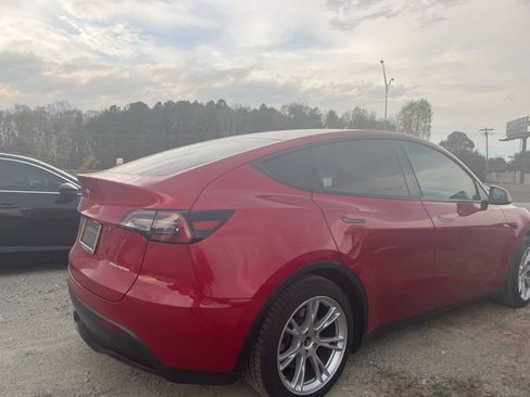 Used 2021 Tesla Model Y Long Range image 8