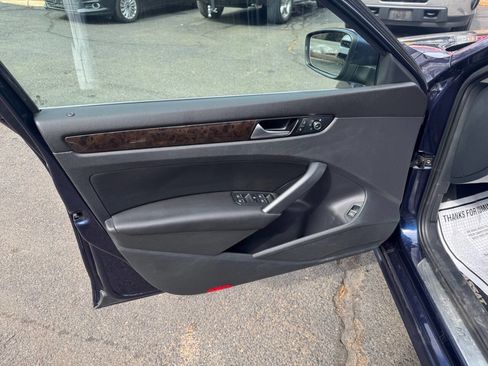 Used 2014 Volkswagen Passat 1.8T SEL Premium image 10