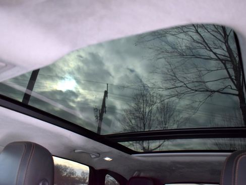 Used 2019 Jaguar F-PACE Prestige image 25