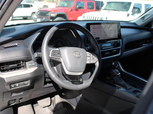 Used 2024 Toyota Grand Highlander Platinum image 33