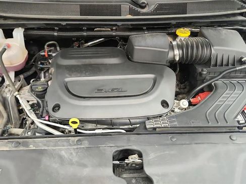 Used 2024 Chrysler Pacifica Touring-L image 20