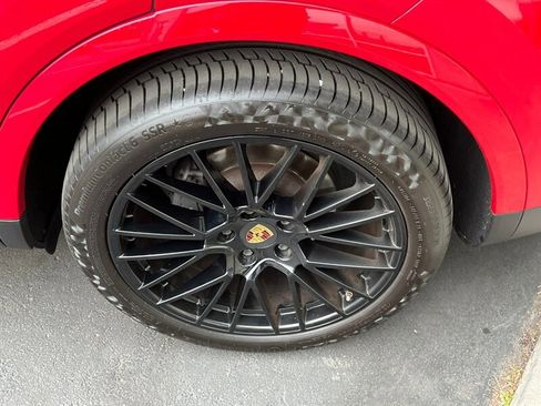 Used 2021 Porsche Cayenne image 13