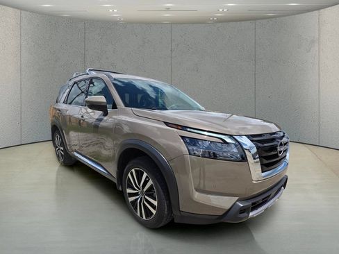 Used 2025 Nissan Pathfinder Platinum w/ Cargo Package FWD image 7