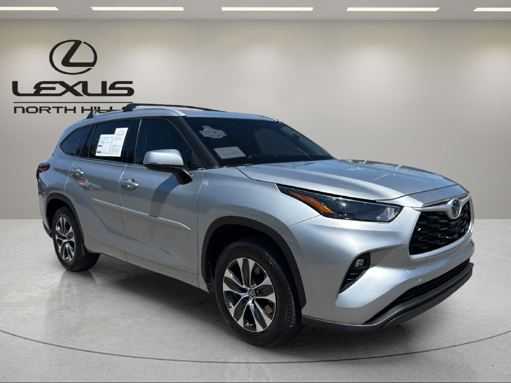 Used 2022 Toyota Highlander XLE FWD image 4