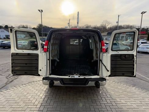 Used 2024 Chevrolet Express 2500 w/ Driver Convenience Package image 9