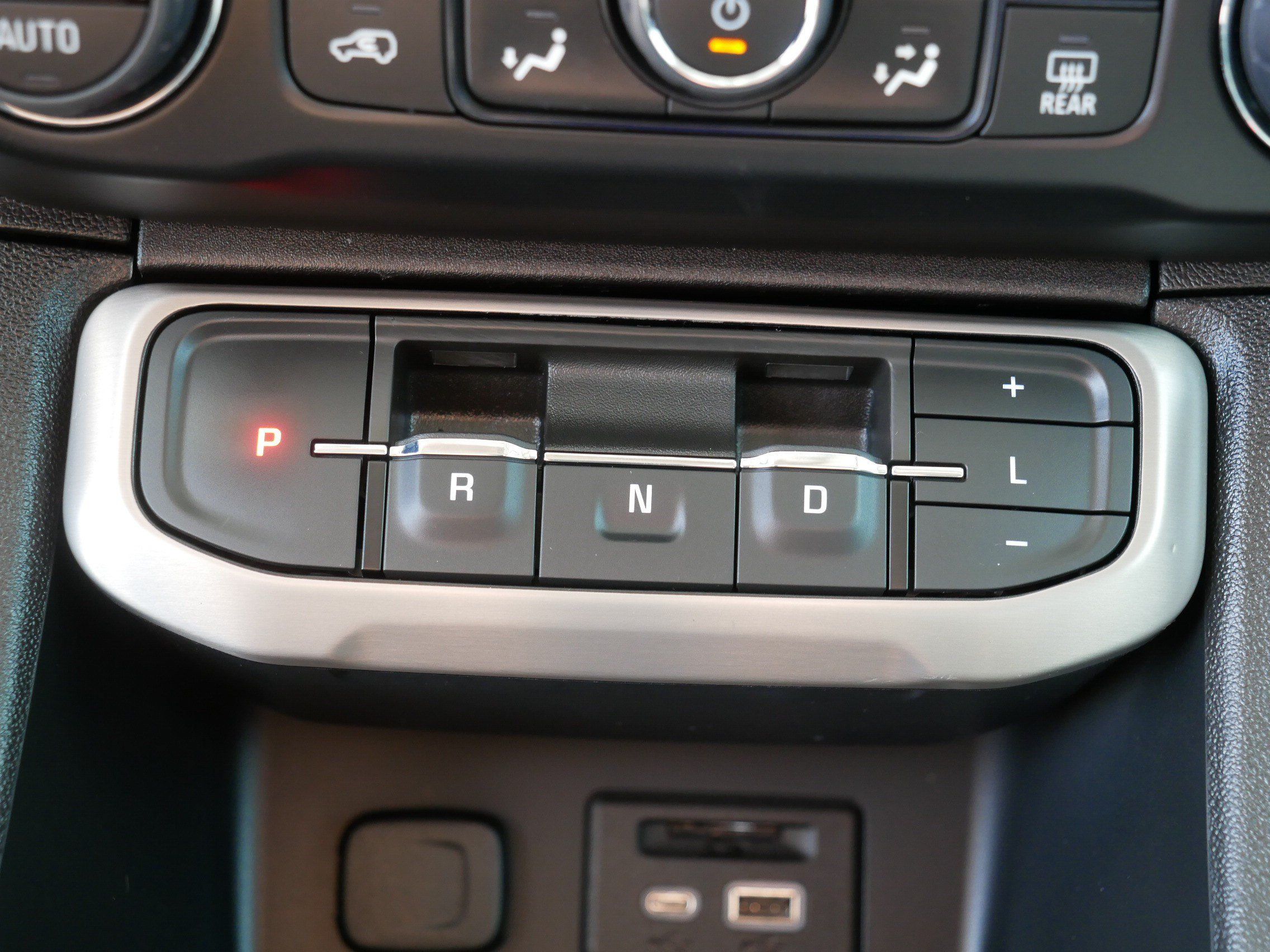 Used 2022 GMC Acadia Denali w/ Trailering Package AWD/4WD image 24