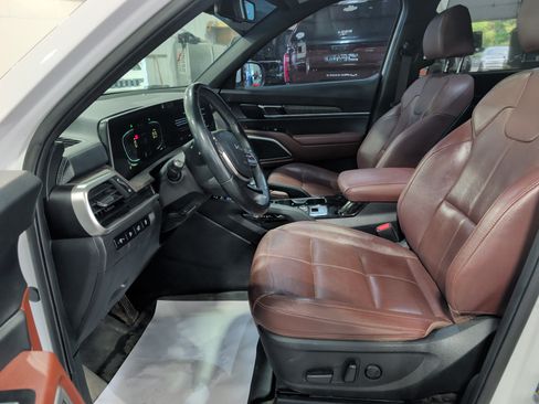 Used 2024 Kia Telluride EX w/ EX Captain's Chair Package AWD/4WD image 7