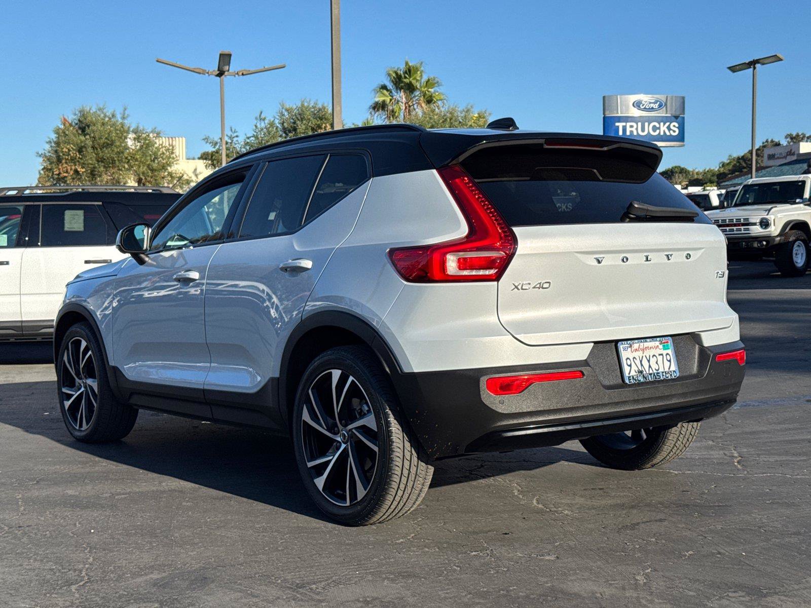 Used 2021 Volvo XC40 T5 R-Design w/ Protection Package AWD/4WD image 11