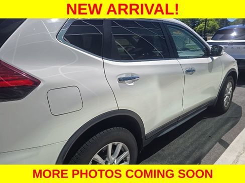 Used 2017 Nissan Rogue SV AWD/4WD image 4