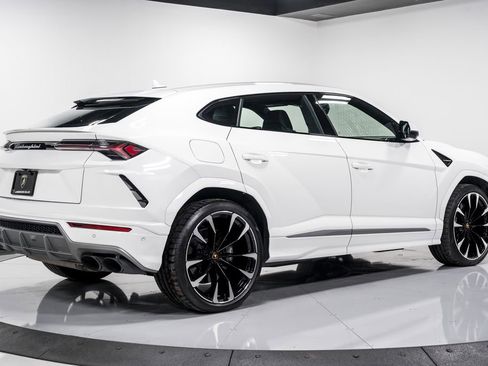 Used 2021 Lamborghini Urus image 3