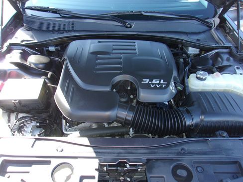 Used 2019 Chrysler 300 Touring image 22