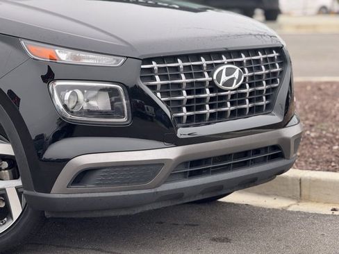 Used 2021 Hyundai Venue SEL image 3