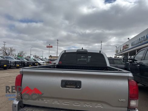 Used 2019 Toyota Tacoma TRD Sport w/ TRD Premium Sport Package image 11