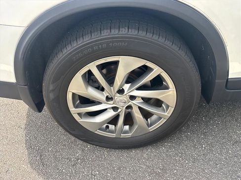 Used 2019 Nissan Rogue SV w/ Premium Package FWD image 7