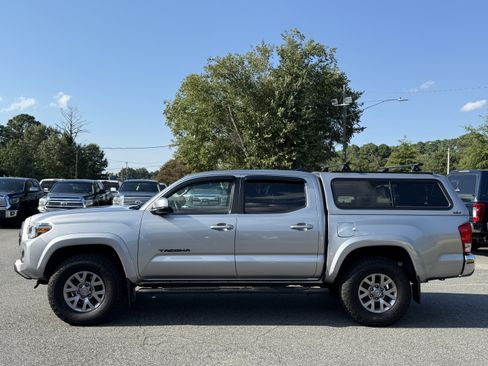 Used 2017 Toyota Tacoma SR5 w/ Tow Package image 10