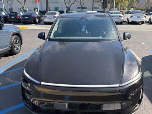 Used 2026 Tesla Model Y 2WD image 1