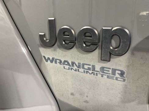 Used 2020 Jeep Wrangler Unlimited Sahara AWD/4WD image 7