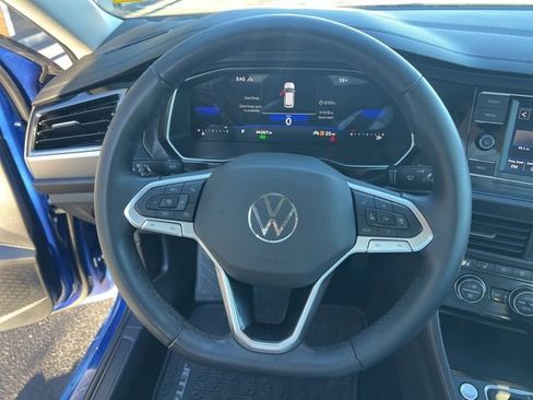 Used 2023 Volkswagen Jetta SE image 10