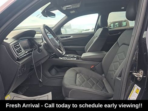 Used 2025 Volkswagen Atlas Cross Sport SE FWD image 6