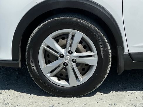 Used 2021 Nissan Kicks S FWD image 12